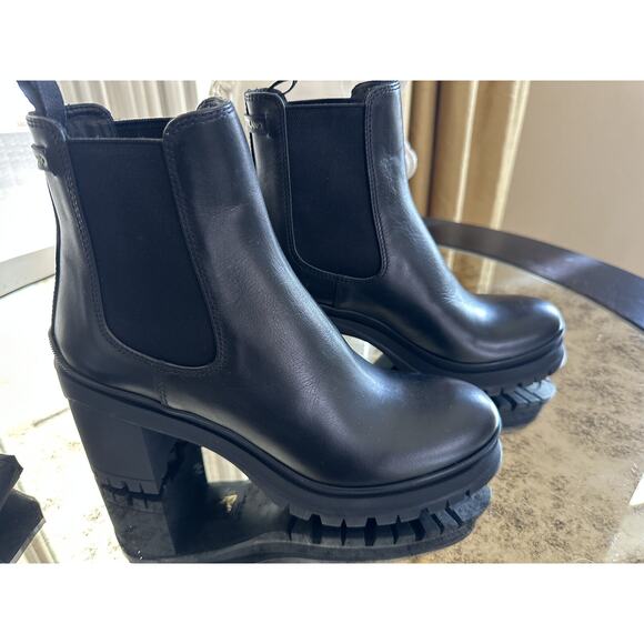 PRADA BLACK Leather Double Gore Lug Sole Chelsea Ankle Boots EU 40 US 9 - Picture 1 of 9